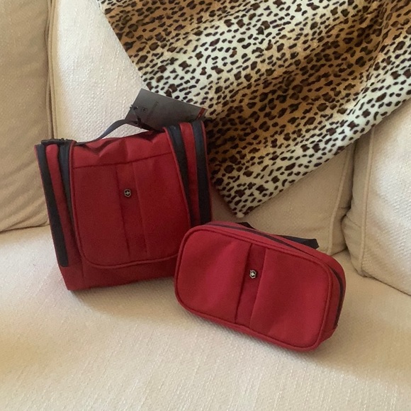 Victorinox 7 piece Toiletry Bag, Packing Cube and Packing Sleeve set - Picture 3 of 14